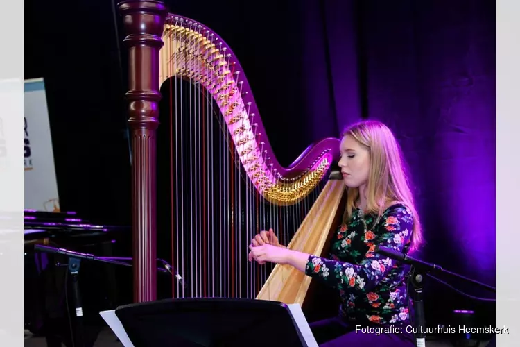 Femke, Leerling Cultuurhuis verzorgt Prelude Marquette Classique