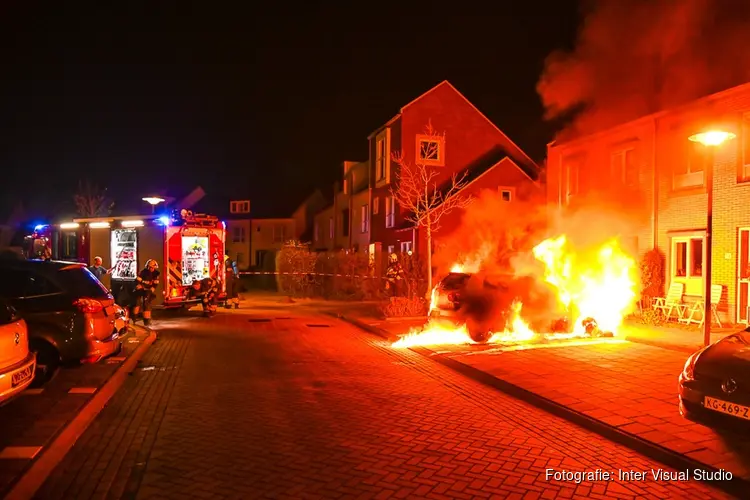 Politie zoekt getuigen autobrand