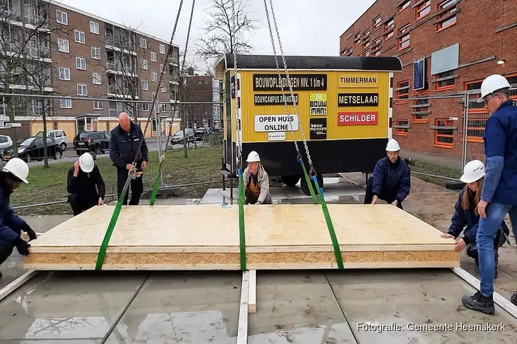 Leerlingen van het Kennemer College bouwen een Tiny House