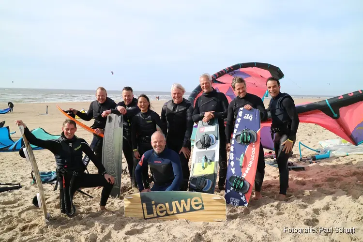 Ezel Maarten Warmenhoven kitesurft 130km langs de hele Nederlandse kust voor goede doel