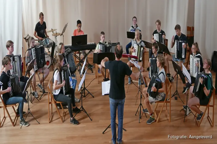 Zondagmiddagconcert met Nederlands Jeugd Accordeon Orkest en HangFolk