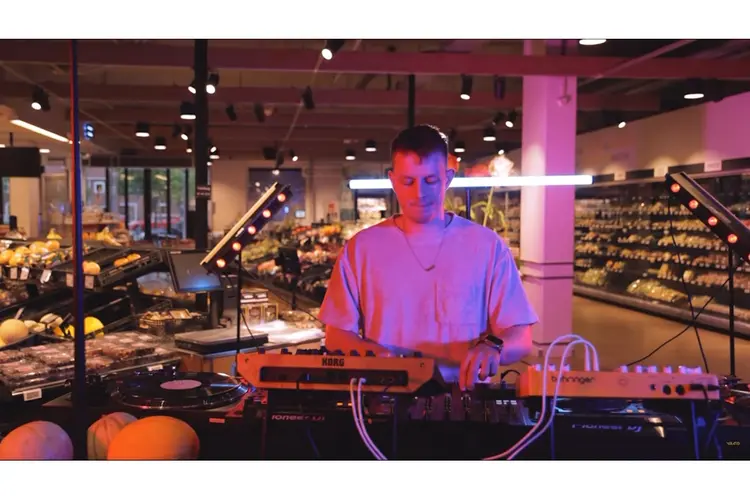 Heemskerkse DJ Virato lanceert video Supermarket DJ Set