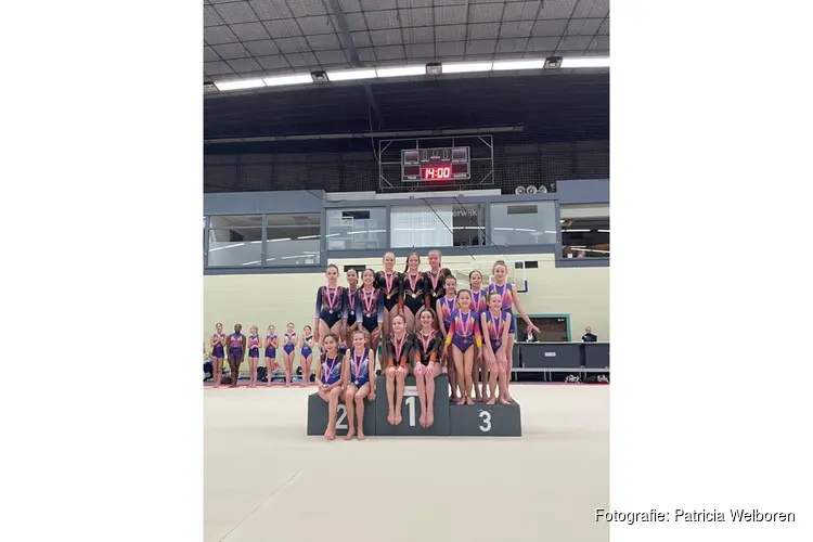 Middenbouw turnsters Toss beklommen met de teams het hoogste podium!